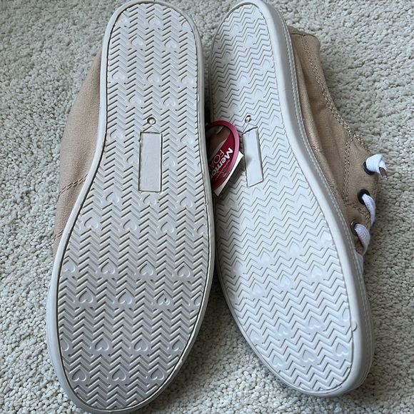 NWT Falls Creek Canvas Sneaker - Picture 8 of 10